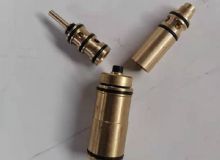 點(diǎn)擊查看詳細(xì)信息<br>標(biāo)題：氣動錨桿鉆機(jī)上面氣馬達(dá)閥組 閱讀次數(shù)：1654